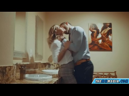 ❤️ ווען אַ באַסטי בלאָנדע סידוס איר אין אַ ציבור אָפּטריט ❤ סלוץ אין פּאָרן yi.tvmarket.top ️❤